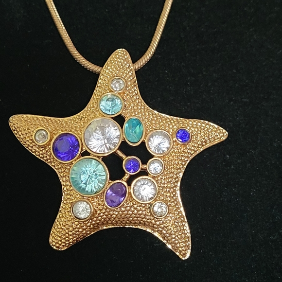 Gold Rhinestone Starfish Necklace - Picture 2 of 12